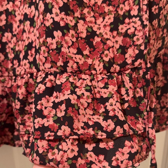 CECE Floral Ruffle Sleeveless Top - Picture 3 of 4